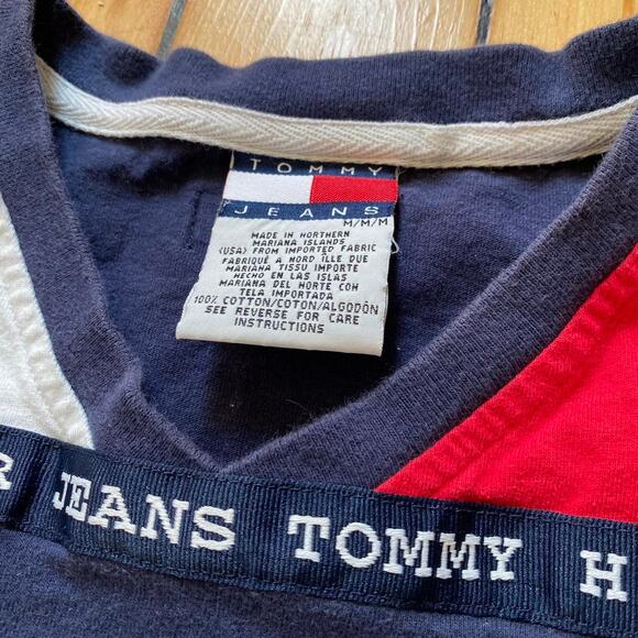 Vintage 1990s Tommy Hilfiger T-Shirt Size Medium - Picture 4 of 5